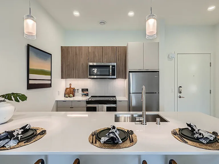 16200 Admiralty Way - Web Quality - 006 - 10 Kitchen Feature