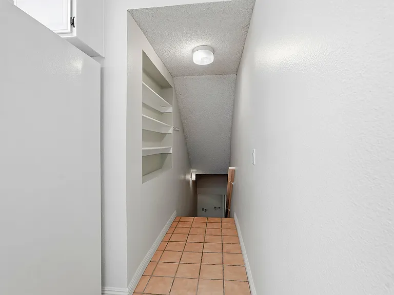 13901 Olive View Ln — Photo 19
