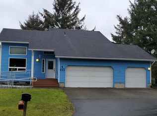 121 S Oar Loop SW, Ocean Shores, WA 98569