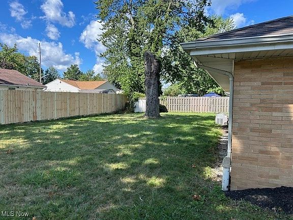 3rd image of 7580 Holly Dr