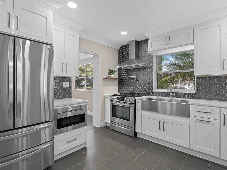 400 E Grant St — Photo 12