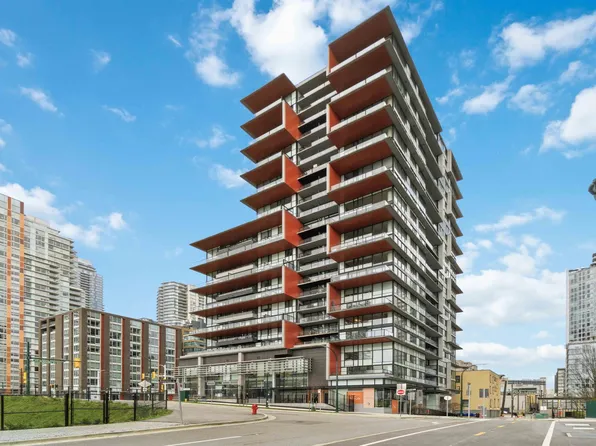 1325 Rolston St #2303, Vancouver, BC V6B 0M2