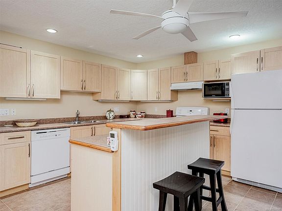 3rd image of 9907 Galaran Rd