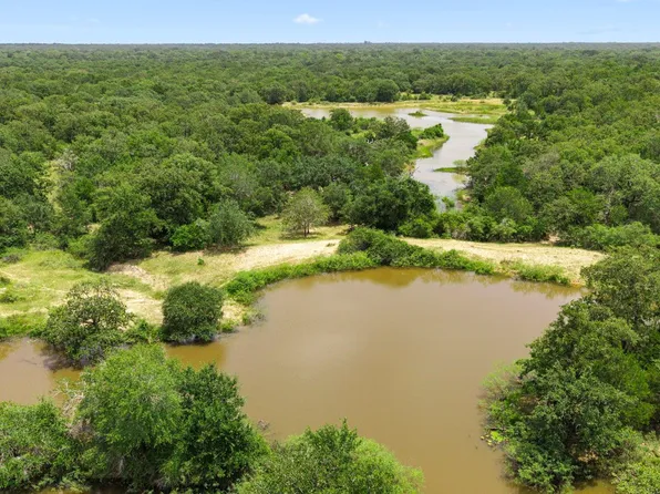 County Road 117/getty Texaco Rd, Hallettsville, TX 77964