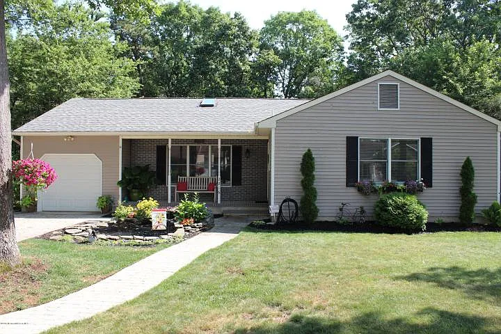 2216 Lakeside Dr S photo 1