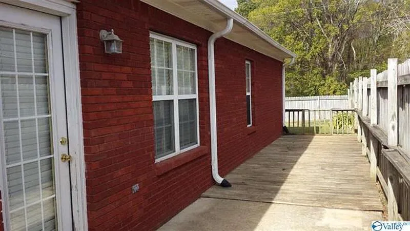 3 bed, 2.0 bath, 1566 sqft, $1,625 — Photo 3