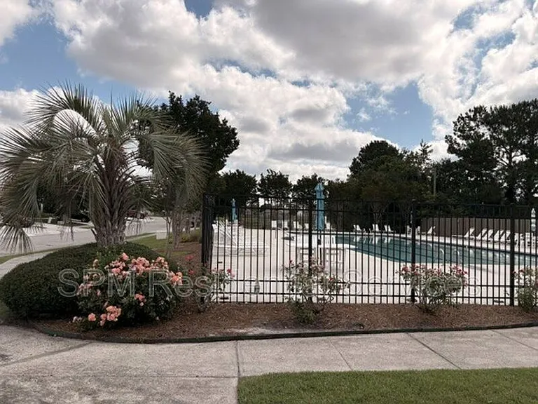 723 Sunseeker Dr — Photo 4