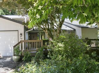 16 Walking Woods Dr, Lake Oswego, OR