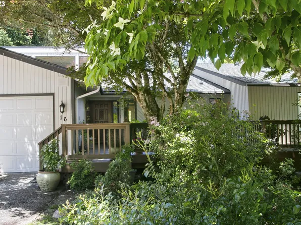 16 Walking Woods Dr, Lake Oswego, OR 97035