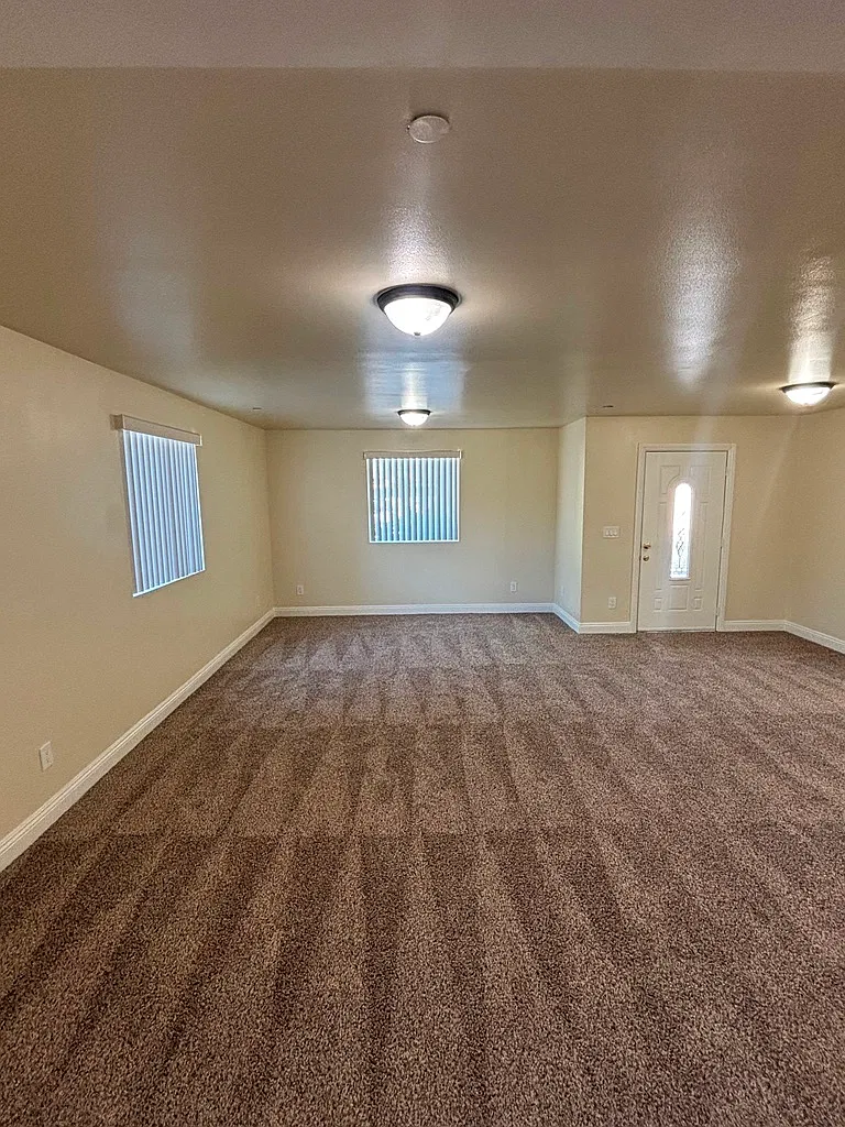 5 bed, 1834 sqft, $4,050 — Photo 4