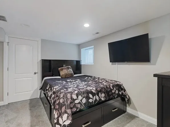 (undisclosed Address), Chicago, IL 60643
