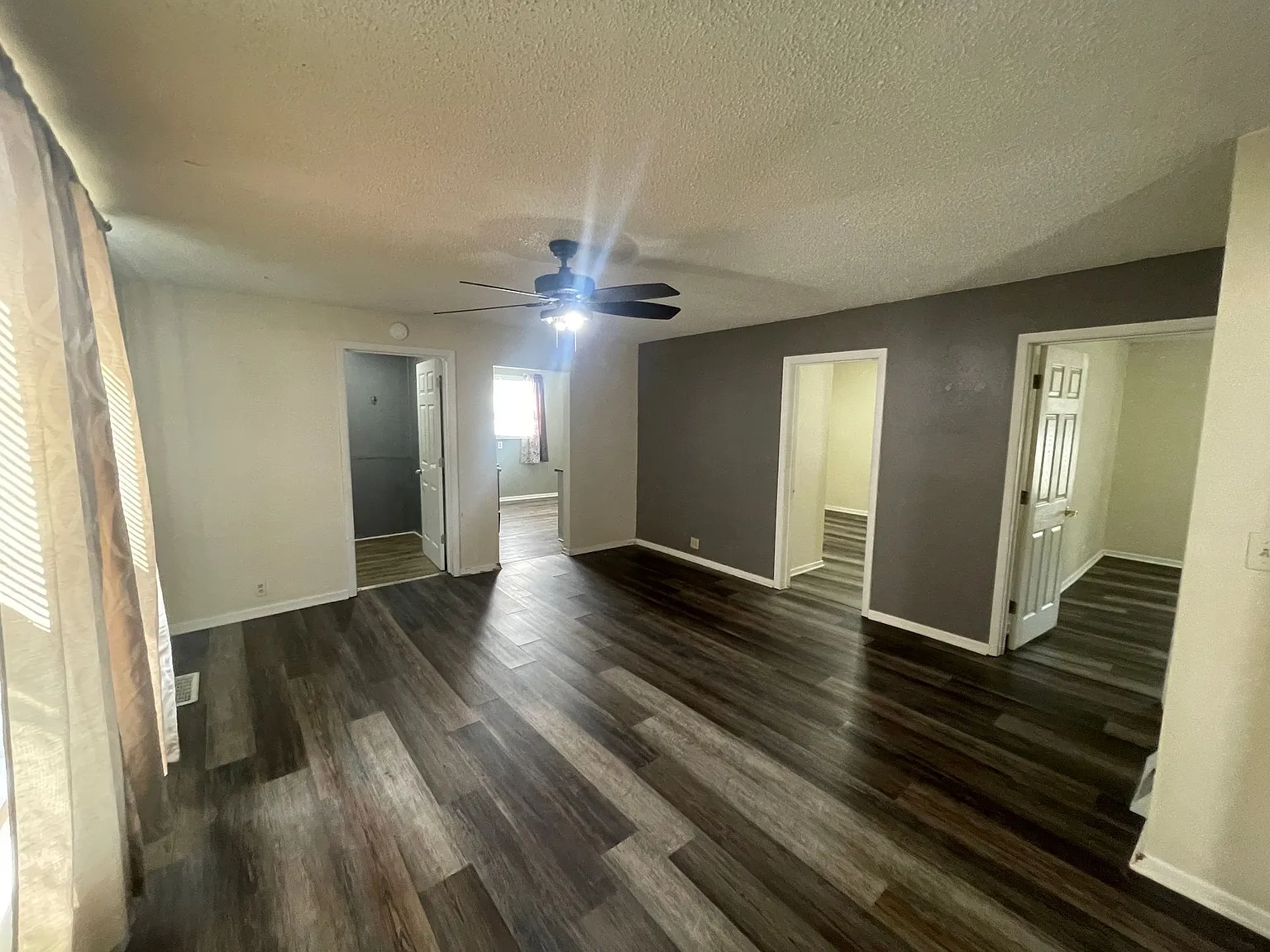 Beautiful updated apartments walking distance to Indianola townsquare — Photo 4