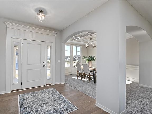 5th image of 2291 W Elm St