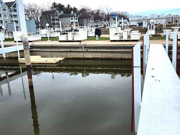 3rd image of 295D Peninsula Dr