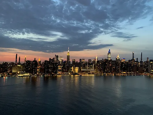 Sold by Triplemint | media 7