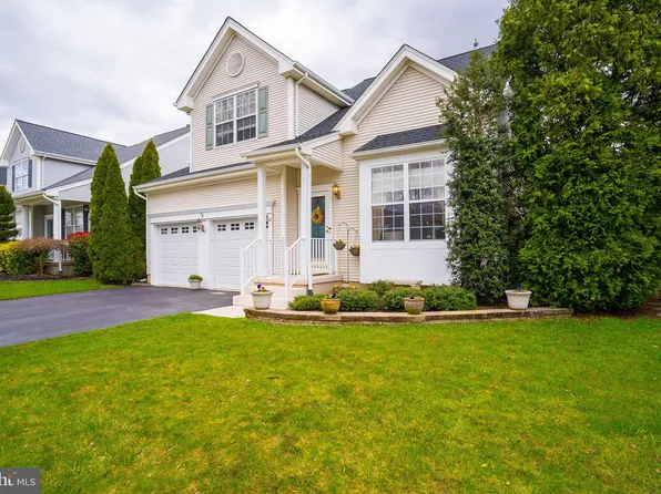 28 Eldridge Dr, Robbinsville, NJ 08691