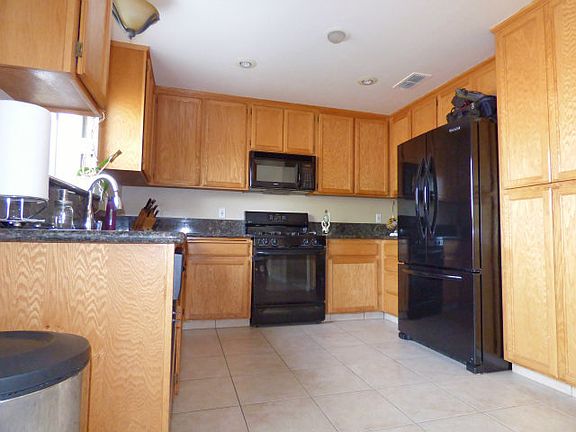 3rd image of 1621 Bayberry Ln