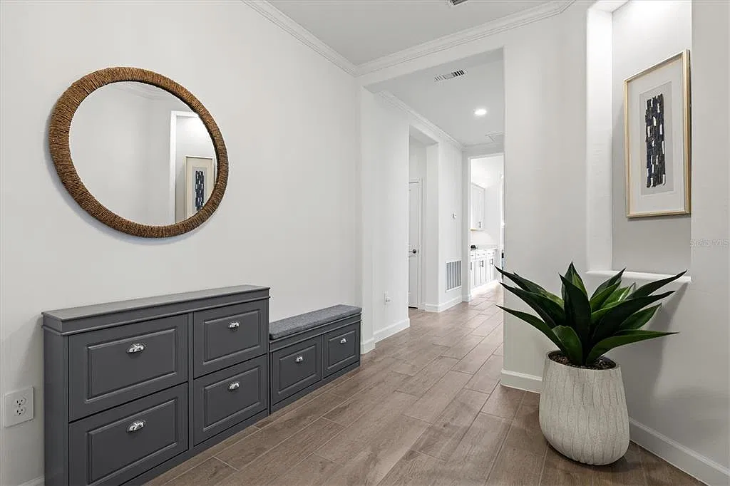 3 bed, 3.0 bath, 2202 sqft, $4,200 — Photo 2