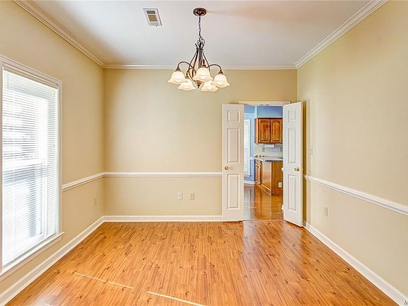 5th image of 706 Mary Ann Dr