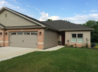 2692 S Pine Meadow Ct, Decatur, IL 62521