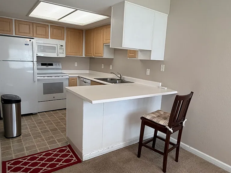 E7-9425 SW 146th Ter — Photo 3