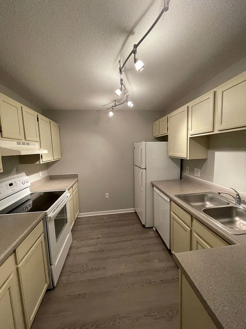 The Parkridge Apartments — Photo 3