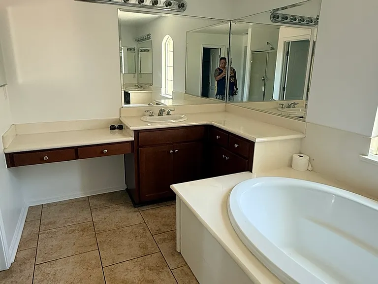 2337 N Silvervale St — Photo 17