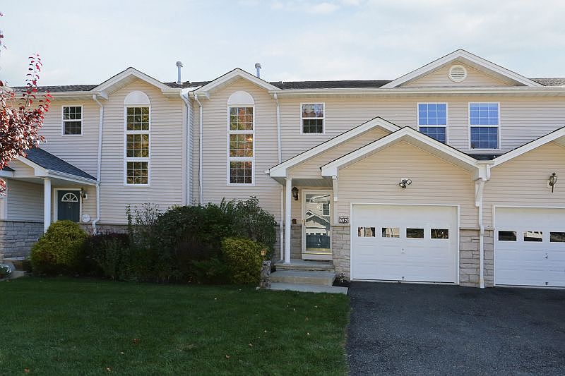 1st image of 16 Ferndale Ln
