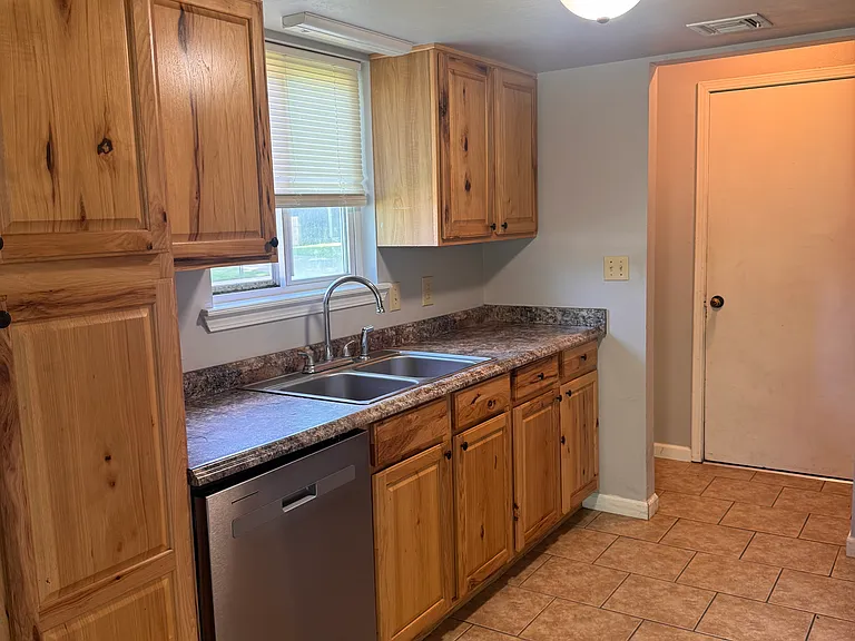 400 Christy Ct — Photo 6
