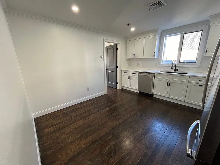 39 Endicott St — Photo 3