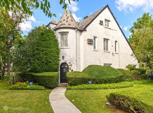 38 Brokaw Ln, Great Neck, NY 11023
