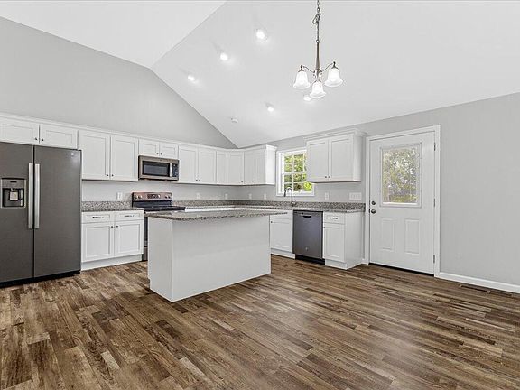 3rd image of 2936 Rebecca Cir