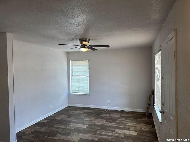 2 bed, 1.0 bath, 4398 sqft, $800 — Photo 4