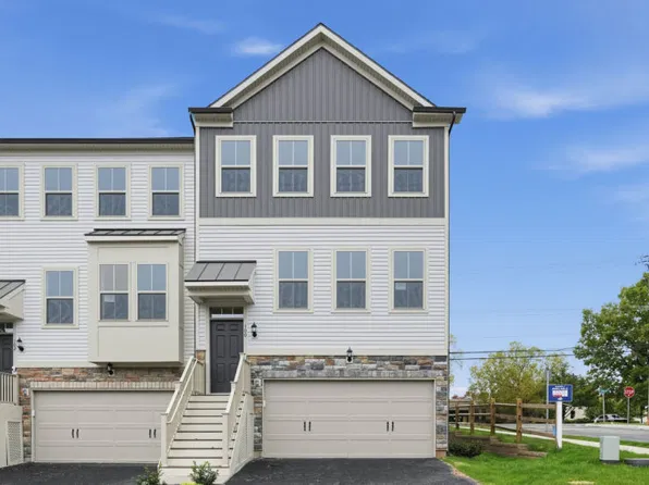 100 Beacon Ct, Royersford, PA 19468