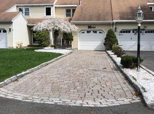 51 Old Coach Rd, Clifton Park, NY 12065