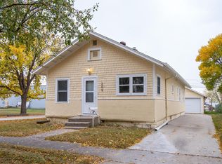 209 24th St S, Fargo, ND 58103
