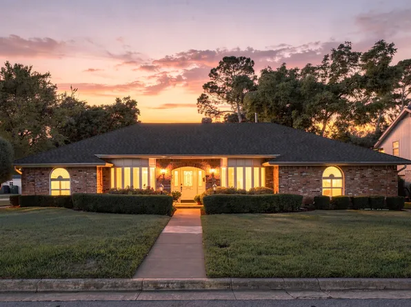 1710 Tennyson Dr, Arlington, TX 76013