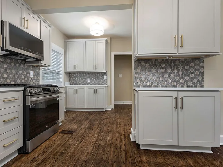 1819 Fleming Rd — Photo 16