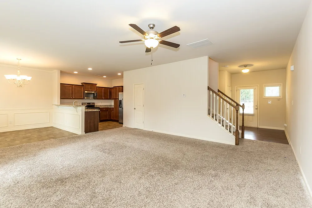 3 bed, 2.5 bath, 1920 sqft, $2,300 — Photo 3