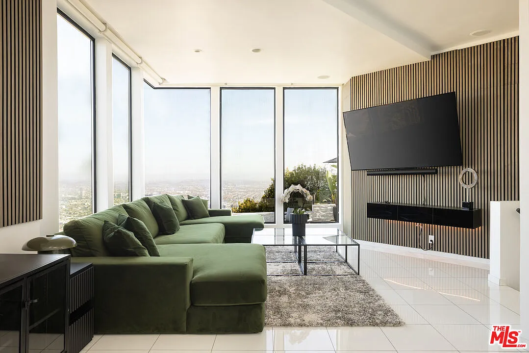 2231 Sunset Plaza Drive - 1 — Photo 3