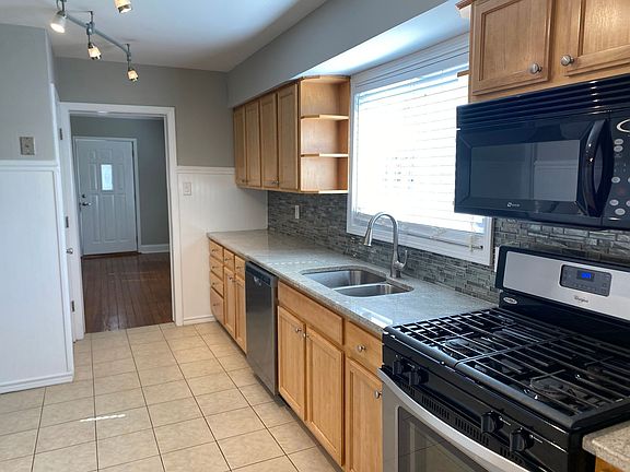 4th image of 2605 Valley Ave
