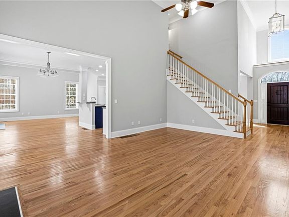 5th image of 140 Wesley Dr