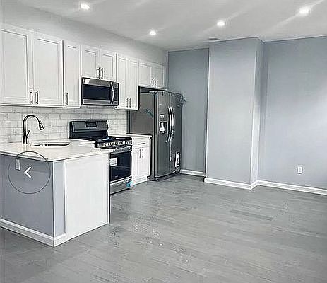 2nd image of 849 Glenmore Ave #1