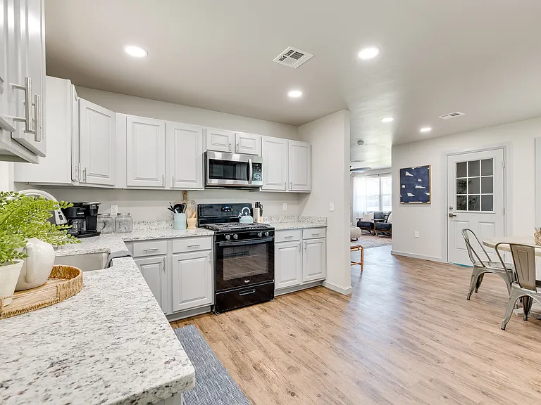 2841 Cambridge Ct — Photo 19