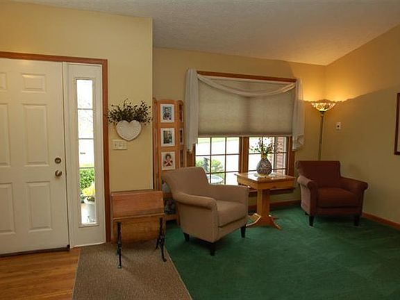 2nd image of 2331 Royal Manor Pl