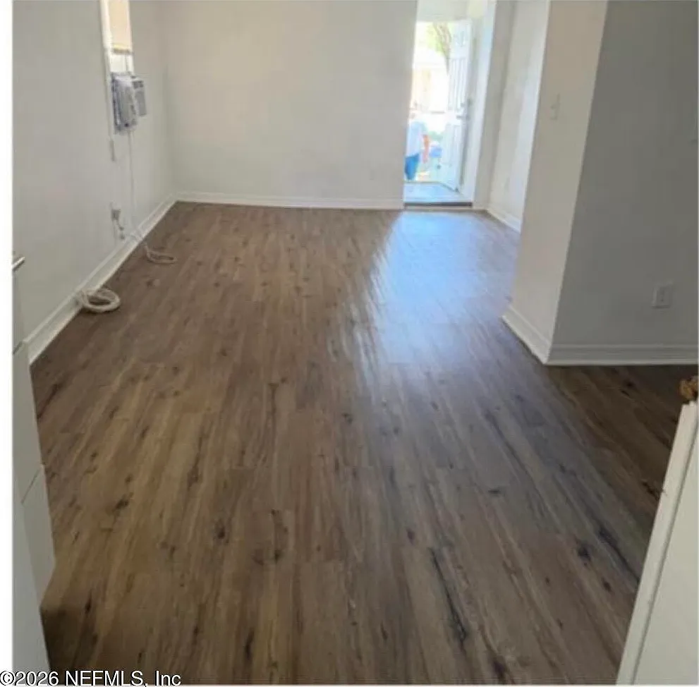 3 bed, 2.0 bath, 853 sqft, $1,000 — Photo 2