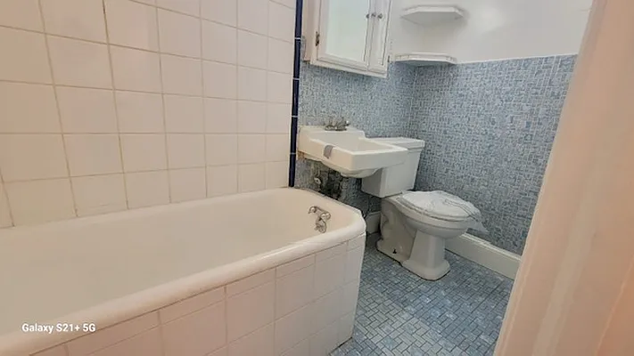 Rented by Chartwell Manhattan Realty | media 8