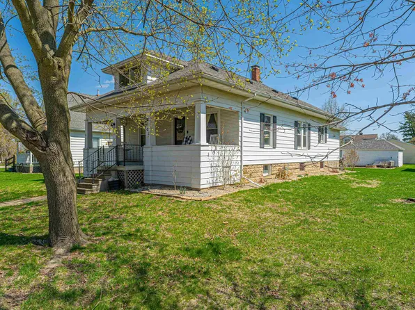 103 S Poplar St, Easton, IL 62633