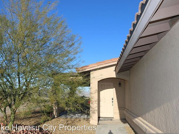 3rd image of 3009 Winterhaven Dr Unit 101