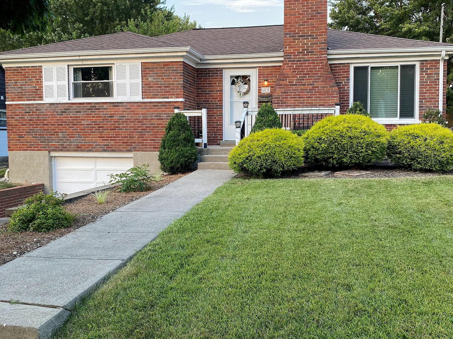 3 bed, 1290 sqft, $1,975 — Photo 1